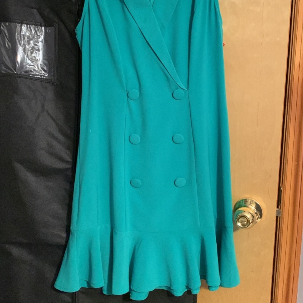 Green mini ruffled dress - Picture 3 of 7